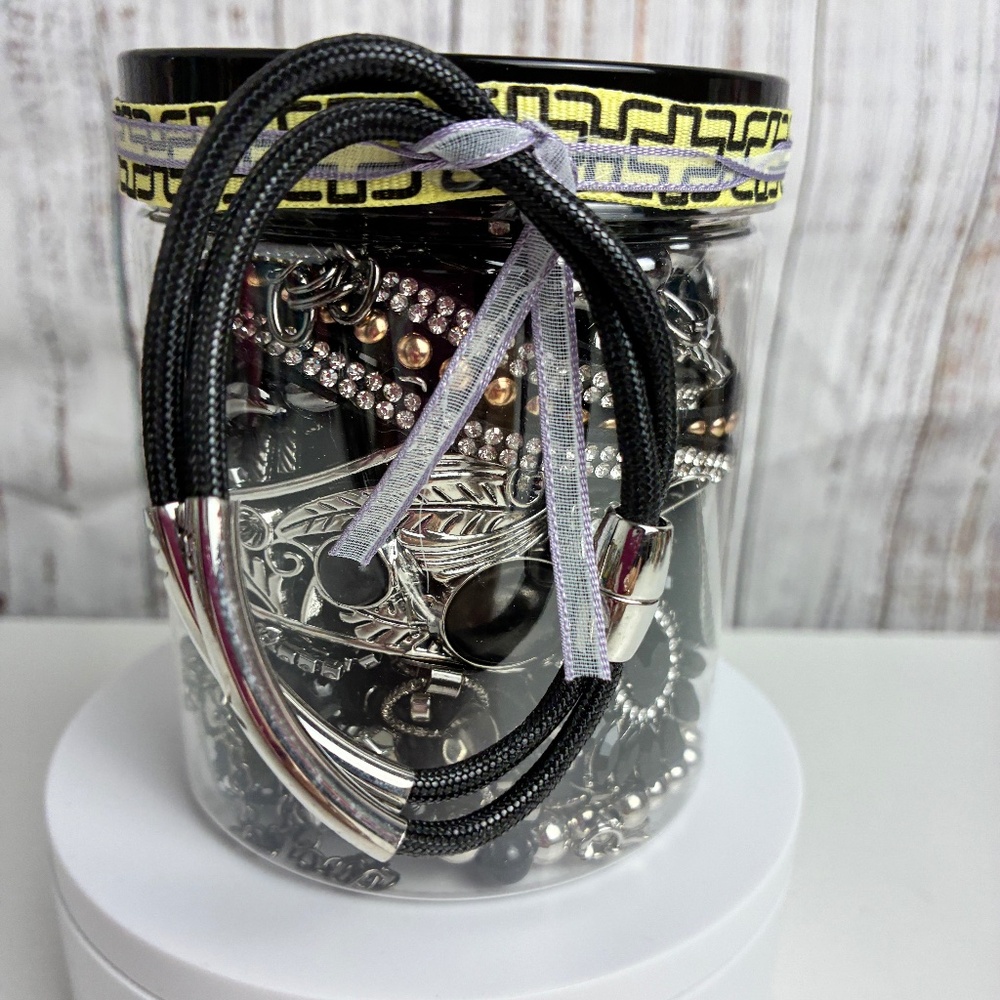 Mystery Treasure 16 oz Jar - Lot 0247